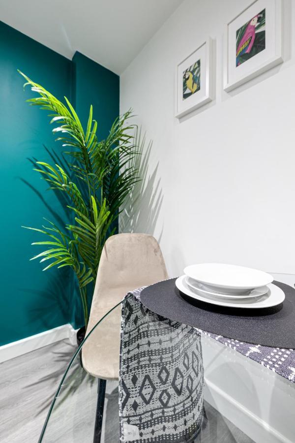 Cosy Modern Apt In Heart Of Stockport - Sleeps 4 Exterior photo